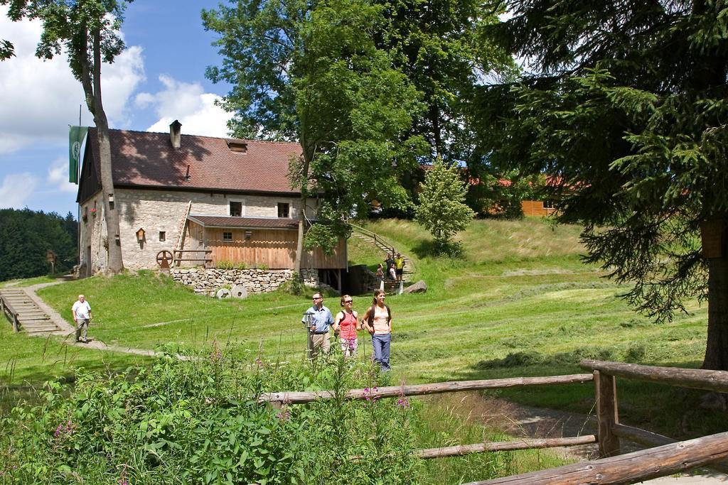 Zum Schwarzen Baren Hotell Vohenstrauss Eksteriør bilde