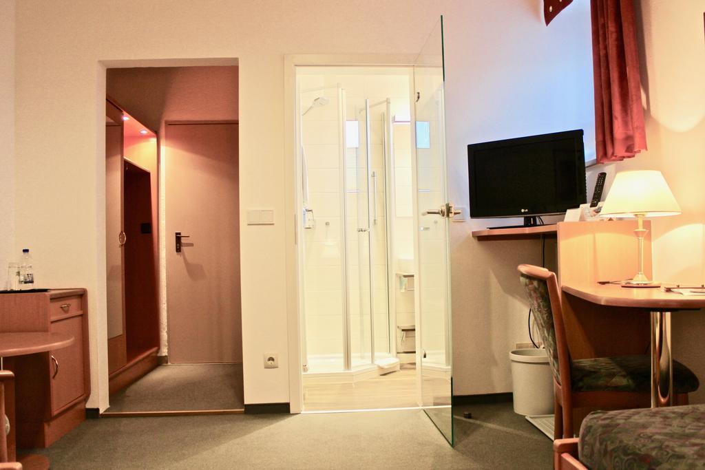 Zum Schwarzen Baeren Hotell Vohenstrauss Eksteriør bilde